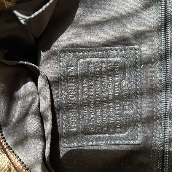 Coach Handbag with inside zipper pocket and outside pocket. - Picture 4 of 8